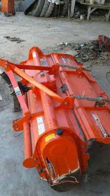 ขายรถไถ KUBOTA L4708 อุปกรณ์ครบ ดันหน้า ผานหลัง โรตารี่ ใช้งาน1154ชั่วโมง สภาพพร้อมใช้งาน ราคา420,000 สนใจโทร 090-8588220คุณนะ 093-3258446คุณบิว หรือเข้าดูสินค้าอื่นๆได้ที่ www.narong2truck.com หรือ www.truck.in.th/498 หรือเพจFacebook ณรงค์ ซื้อขายรถมือสอ