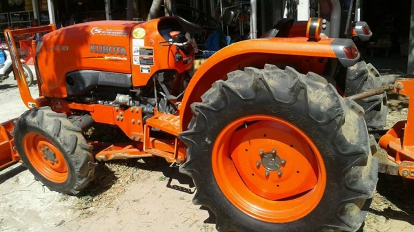 ขายรถไถ KUBOTA L4708 อุปกรณ์ครบ ดันหน้า ผานหลัง โรตารี่ ใช้งาน1154ชั่วโมง สภาพพร้อมใช้งาน ราคา420,000 สนใจโทร 090-8588220คุณนะ 093-3258446คุณบิว หรือเข้าดูสินค้าอื่นๆได้ที่ www.narong2truck.com หรือ www.truck.in.th/498 หรือเพจFacebook ณรงค์ ซื้อขายรถมือสอ