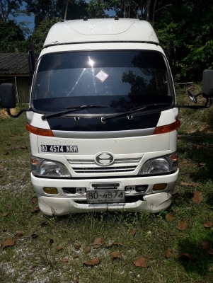 6 ล้อ HINO ดูโถร์  กระบะพื้นเรียบ 110 แรงม้า รถปี 48 รถอยู่ที่หาดใหญ่ครับ