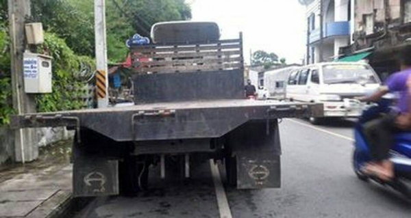 6 ล้อ HINO ดูโถร์  กระบะพื้นเรียบ 110 แรงม้า รถปี 48 รถอยู่ที่หาดใหญ่ครับ