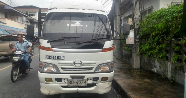 6 ล้อ HINO ดูโถร์  กระบะพื้นเรียบ 110 แรงม้า รถปี 48 รถอยู่ที่หาดใหญ่ครับ