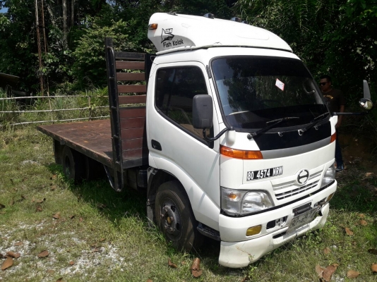 6 ล้อ HINO ดูโถร์  กระบะพื้นเรียบ 110 แรงม้า รถปี 48 รถอยู่ที่หาดใหญ่ครับ