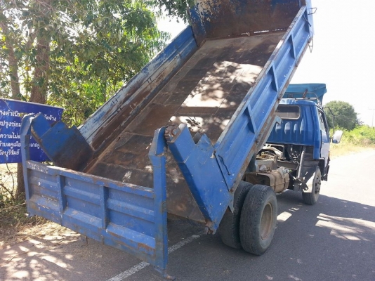 ขายรถดั้มไดน่า3ใบปัด วางเครื่อง120ฝาขาว เฟืองท้ายใหญ่ ล่งเล่มแล้ว เอกสารเล่มทะเบียนพร้อมโอน ราคา250,000 สนใจโทร 090-8588220คุณนะ 093-3258446คุณบิว หรือเข้าดูสินค้าอื่นๆได้ที่ www.narong2truck.com หรือ www.truck.in.th/498 หรือเพจFacebook ณรงค์ ซื้อขายรถมือ