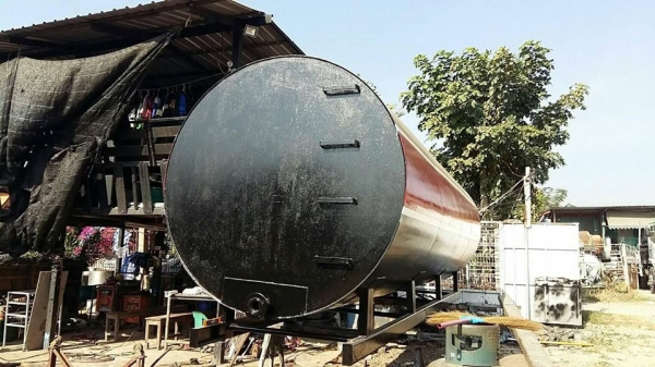 ถังน้ำมันสีดำ-แดง เพิ่งทำสีเสร็จครับ นิ้งๆเลย ขนาด 15,000 ลิตร เหล็กหนา 6 มิล ขึ้นรถบรรทุกได้ ขาย 75,000 เท่านั้นครับ (สนใจโทรคุยได้นะครับ) ถังน้ำมันสีดำ-แดง เพิ่งทำสีเสร็จครับ นิ้งๆเลย ขนาด 15,000 ลิตร เหล็กหนา 6 มิล ขึ้นรถบรรทุกได้ ขาย 75,000 เท่านั้นครับ (สนใจโทรคุยได้นะครับ)