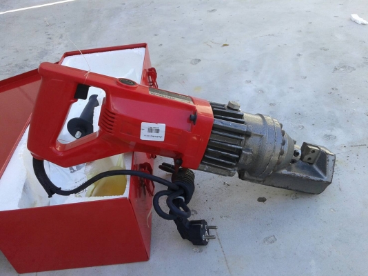 เครื่องตัดเหล็กมือถือ แบบไฮดรอลิก ตัดเหล็กเส้น เหล็กข้ออ้อย ขนาด 4-16 mm. สภาพ 95\% พร้อมใช้งาน เครื่องตัดเหล็กมือถือ แบบไฮดรอลิก ตัดเหล็กเส้น เหล็กข้ออ้อย ขนาด 4-16 mm. สภาพ 95\% พร้อมใช้งาน