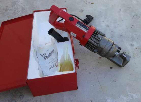 เครื่องตัดเหล็กมือถือ แบบไฮดรอลิก ตัดเหล็กเส้น เหล็กข้ออ้อย ขนาด 4-16 mm. สภาพ 95\% พร้อมใช้งาน เครื่องตัดเหล็กมือถือ แบบไฮดรอลิก ตัดเหล็กเส้น เหล็กข้ออ้อย ขนาด 4-16 mm. สภาพ 95\% พร้อมใช้งาน