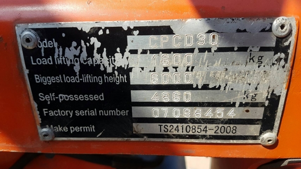 โฟรกลิฟ 3ตัน ยกสูงได้ 6เมตร เครื่องยนต์4สูบเครื่องดีเซล  พร้อมไช้งาน ราคา200000ต่อลอง 0811336755 ภัทร