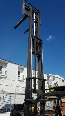 โฟรกลิฟ 3ตัน ยกสูงได้ 6เมตร เครื่องยนต์4สูบเครื่องดีเซล  พร้อมไช้งาน ราคา200000ต่อลอง 0811336755 ภัทร