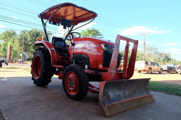 รถไถมือสอง L3008+ใบมีด+ผาน 1 ตัว มีการทำงานน้อย ดาวน์ 10,000 บาท สนใจ โทรเลย 089-0111624