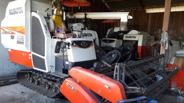 รถเกี่ยวคูโบต้าปี 56 dc 95 อุ้มปรับระดับ ใช้งานน้อยพร้อมเล่มทะเบียน รถอยู่สุรินทร์