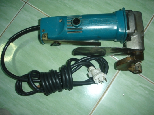 ขายกรรไกรไฟฟ้า ยี่ห้อมากีต้า รุ่น JS1600  ยังไม่ผ่านการซ่อม ฟันคมกริบ ตัดแผ่นเหล็กได้ดีมาก