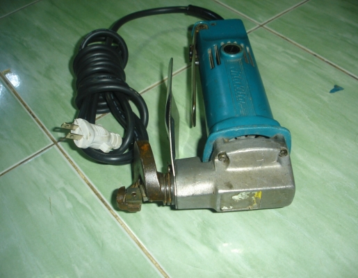 ขายกรรไกรไฟฟ้า ยี่ห้อมากีต้า รุ่น JS1600  ยังไม่ผ่านการซ่อม ฟันคมกริบ ตัดแผ่นเหล็กได้ดีมาก