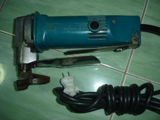 ขายกรรไกรไฟฟ้า ยี่ห้อมากีต้า รุ่น JS1600  ยังไม่ผ่านการซ่อม ฟันคมกริบ ตัดแผ่นเหล็กได้ดีมาก