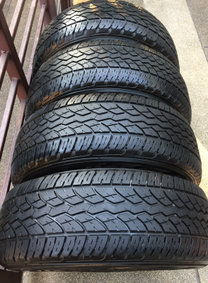 ยาง Yokohama 255 70 15 กลางปี13 ดอกเต็ม ไม่มีปะ ราคาไม่แพง