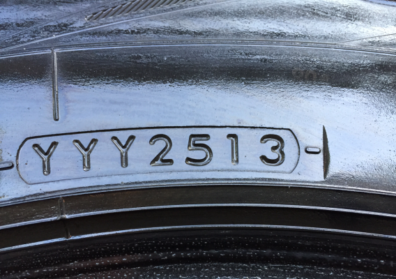 ยาง Yokohama 255 70 15 กลางปี13 ดอกเต็ม ไม่มีปะ ราคาไม่แพง