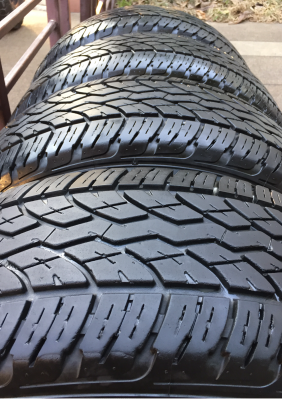 ยาง Yokohama 255 70 15 กลางปี13 ดอกเต็ม ไม่มีปะ ราคาไม่แพง