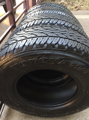 ยาง Yokohama 255 70 15 กลางปี13 ดอกเต็ม ไม่มีปะ ราคาไม่แพง