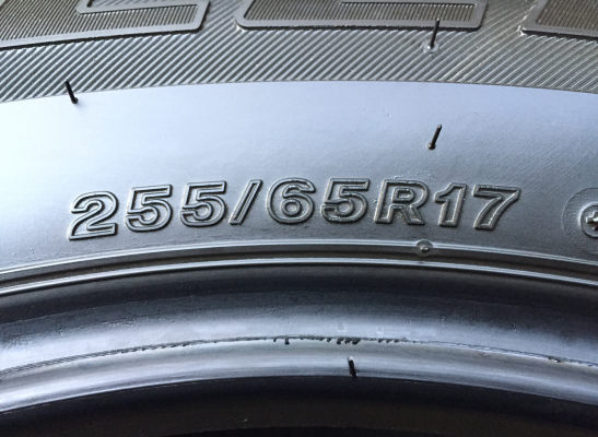 ยาง Bridgestone 255 65 17 ปลายปี14 ดอกเต็ม ใช้ยาว ราคาไม่แพง