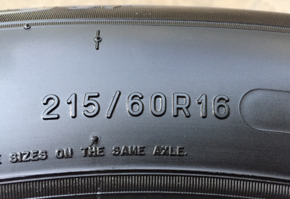 ยาง Michelin 215 60 16 ปี15 ดอกเยอะ ไม่มีปะ ราคาไม่แพง