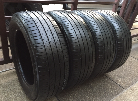 ยาง Michelin 215 60 16 ปี15 ดอกเยอะ ไม่มีปะ ราคาไม่แพง