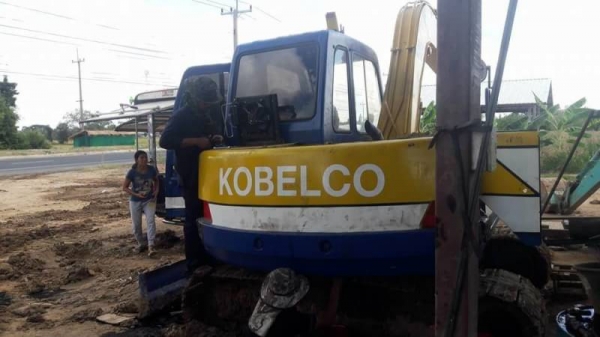 ขาย 485,000 KOBELCO SK60-3 MARKIII  เครื่องดี ปั้มแรง ช่วงล่างดี เอวแน่น ไฟฟ้าตัด เอกสารซื้อขาย  รถอยู่ จ.บุรีรัมย์ โทร&amp;ไอดีไลน์  090-772-3710 090-772-3708