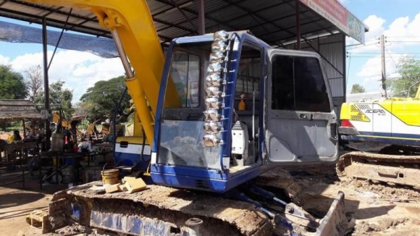 ขาย 485,000 KOBELCO SK60-3 MARKIII  เครื่องดี ปั้มแรง ช่วงล่างดี เอวแน่น ไฟฟ้าตัด เอกสารซื้อขาย  รถอยู่ จ.บุรีรัมย์ โทร&amp;ไอดีไลน์  090-772-3710 090-772-3708