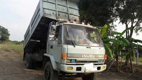 รถบรรทุก ISUZU 10 ล้อ  2 เพลา ปี 46 เกียรอิสตัน มีระบบลากลูก เครื่อง 210 แรง ราคา 650,000 บ. รถอยู่สระบุรี