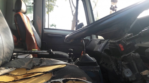 รถบรรทุก ISUZU 10 ล้อ  2 เพลา ปี 46 เกียรอิสตัน มีระบบลากลูก เครื่อง 210 แรง ราคา 650,000 บ. รถอยู่สระบุรี รถบรรทุก ISUZU 10 ล้อ  2 เพลา ปี 46 เกียรอิสตัน มีระบบลากลูก เครื่อง 210 แรง ราคา 650,000 บ. รถอยู่สระบุรี
