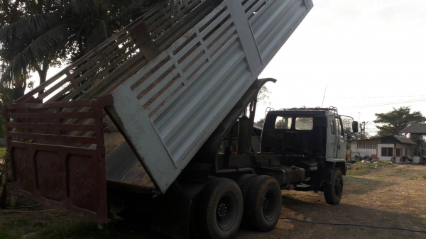 รถบรรทุก ISUZU 10 ล้อ  2 เพลา ปี 46 เกียรอิสตัน มีระบบลากลูก เครื่อง 210 แรง ราคา 650,000 บ. รถอยู่สระบุรี รถบรรทุก ISUZU 10 ล้อ  2 เพลา ปี 46 เกียรอิสตัน มีระบบลากลูก เครื่อง 210 แรง ราคา 650,000 บ. รถอยู่สระบุรี