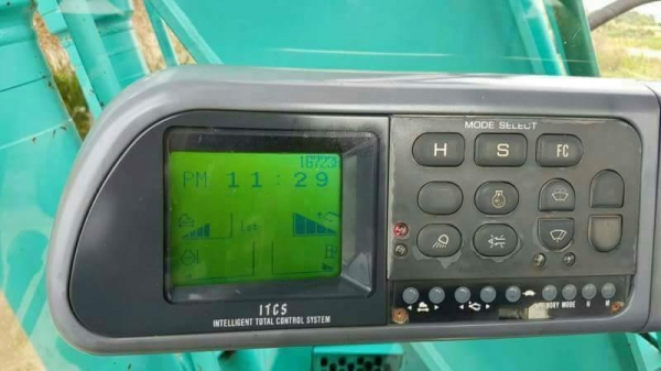 ขาย 950,000 KOBELCO sk 120 MARK 5 รถนอกเพิ่งนำเข้ามายังไม่เคยใช้งานในเมืองไทย บูมอาร์มสวย ช่วงล่างเต็ม เอวเเน่น เครื่องดี ปั้มแรง ไฟฟ้าครบ ซีเรียลสูง พร้อมใช้เอกสารอินวอยท์ ชุดจดทะเบียนพร้อมโอน รถอยู่ อยุธยา 090-772-3710 090-772-3708