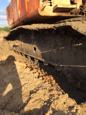 ขาย 435,000 HITACHI  EX 200-3 เครื่องดี ปั้มแรง ไฟฟ้าครบ รถพร้อมใช้ เอกสารหนังสือสัญญาซื้อขาย  (รถอยู่ ชลบุรี) 090-772-3710 090-772-3708