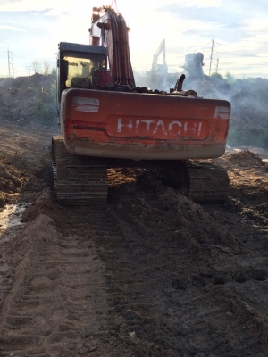 ขาย 435,000 HITACHI  EX 200-3 เครื่องดี ปั้มแรง ไฟฟ้าครบ รถพร้อมใช้ เอกสารหนังสือสัญญาซื้อขาย  (รถอยู่ ชลบุรี) 090-772-3710 090-772-3708