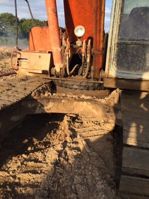 ขาย 435,000 HITACHI  EX 200-3 เครื่องดี ปั้มแรง ไฟฟ้าครบ รถพร้อมใช้ เอกสารหนังสือสัญญาซื้อขาย  (รถอยู่ ชลบุรี) 090-772-3710 090-772-3708