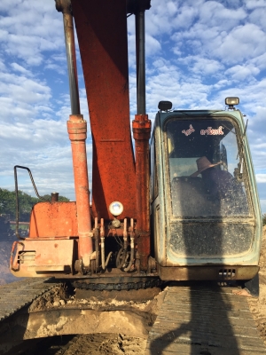 ขาย 435,000 HITACHI  EX 200-3 เครื่องดี ปั้มแรง ไฟฟ้าครบ รถพร้อมใช้ เอกสารหนังสือสัญญาซื้อขาย  (รถอยู่ ชลบุรี) 090-772-3710 090-772-3708