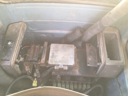 ขาย 435,000 HITACHI  EX 200-3 เครื่องดี ปั้มแรง ไฟฟ้าครบ รถพร้อมใช้ เอกสารหนังสือสัญญาซื้อขาย  (รถอยู่ ชลบุรี) 090-772-3710 090-772-3708