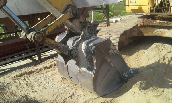 ขายรถแบคโฮ KOMATSU PC200-8 ราคา 1350000 ขายรถแบคโฮ KOMATSU PC200-8 ราคา 1350000