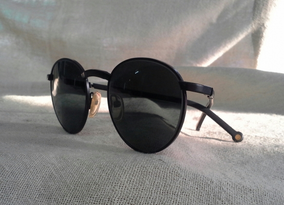 แว่นตาออสเตรียนอาร์ติสท์ &#039;หยดน้ำ จอห์น เลนนอน&#039; ราชสีห์ดำ!  Authentic CARRERA handmade in Austria