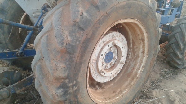 ขาย 420000 FORD6610 เกียร์ท็อกใช้งานง่าย เครื่องดี ปั๊มไฮโดรลิคดี สองเพลาพร้อมใชงาน เอกสารเล่มทะเบียน