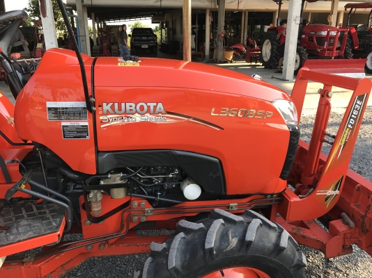 ขายรถไถคูโบต้า L3608Sp(4WD)2เพลา  ทำงานเพียง 400 ชั่วโมง รถไร่เดิมๆสวยๆค่ะ พร้อมอุปกรณ์ใบมีดดันดินและผานพรวน 348,000 บาท พร้อมส่งฟรีถึงบ้าน โทรสอบถามได้เลยค่ะ 081-9136451 ขอดูรูปทาง Line:Bow6451  รถสวย สภาพพร้อมใช้งาน เครื่องดี เกียร์ดี ยางดีทั้ง 4 เส้น ต