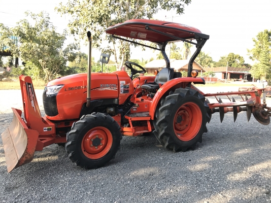 ขายรถไถคูโบต้า L3608Sp(4WD)2เพลา  ทำงานเพียง 400 ชั่วโมง รถไร่เดิมๆสวยๆค่ะ พร้อมอุปกรณ์ใบมีดดันดินและผานพรวน 348,000 บาท พร้อมส่งฟรีถึงบ้าน โทรสอบถามได้เลยค่ะ 081-9136451 ขอดูรูปทาง Line:Bow6451  รถสวย สภาพพร้อมใช้งาน เครื่องดี เกียร์ดี ยางดีทั้ง 4 เส้น ต