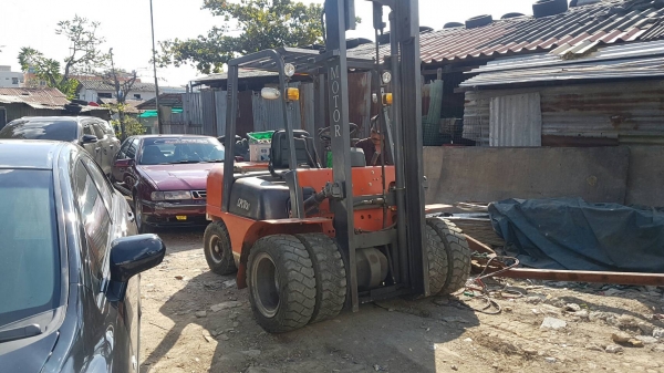 ขายโฟร์คลิฟ 3 ตัน เสาสูง 6 เมตร เครื่องยนต์ดีเซล