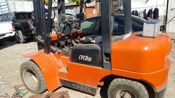 ขายโฟร์คลิฟ 3 ตัน เสาสูง 6 เมตร เครื่องยนต์ดีเซล ขายโฟร์คลิฟ 3 ตัน เสาสูง 6 เมตร เครื่องยนต์ดีเซล