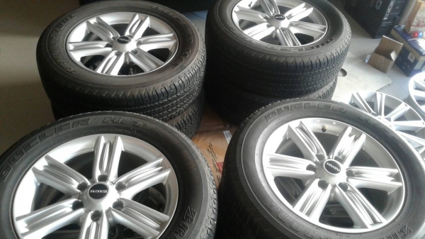 ขายล้อแม็ก D-max Blue Power 1.9 ขอบ 18 พร้อมยางบริดโตน 255 60 18 สภาพใหม่ๆ