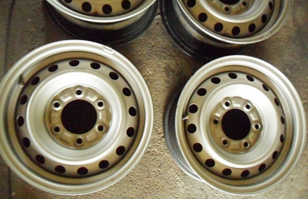 ล้อกะทะ กระบะขอบ15- 6รู139กว้าง6.5 สภาพสวย วงละ500  (แท้ติดรถมา ไม่ใช่งานปั๊มใหม่)