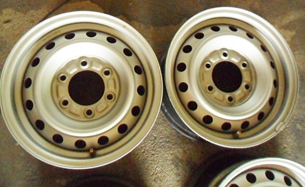 ล้อกะทะ กระบะขอบ15- 6รู139กว้าง6.5 สภาพสวย วงละ500  (แท้ติดรถมา ไม่ใช่งานปั๊มใหม่)