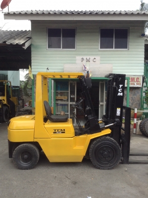 +++ ขายโฟล์คลิฟท์  T.C.M. FD30 Z5  ขนาด  3  ตัน  เครื่องยนต์ดีเซล  เสา  3  เมตร  เกียร์ธรรมดา  งา 1,070  มม.  ยางตันครับ