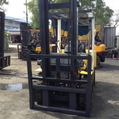 +++ ขายโฟล์คลิฟท์  T.C.M. FD30  ขนาด  3  ตัน  เครื่องยนต์ดีเซล  เสา  4  เมตร  เกียร์ออโตเมติค   งา 1,220  มม.  ยางตันใหม่ครับ