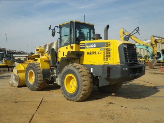 KOMATSU WA320-6 นำเข้าจากญี่ปุ่นแท้ รถสวย ถึงไทยต้นเดือน ม.ค.นี้ โทร.090-986-2521 อ๊อบ