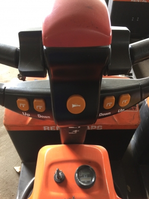 ด่วนๆ ครับรถพึ่งออกมาสำหรับรถยกลากพาเลทไฟฟ้า ขนาด 1.5 ตันใช้ได้กับแบตรถยนต์ สภาพพร้อมใช้ทุกคัน