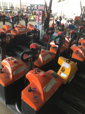 ด่วนๆ ครับรถพึ่งออกมาสำหรับรถยกลากพาเลทไฟฟ้า ขนาด 1.5 ตันใช้ได้กับแบตรถยนต์ สภาพพร้อมใช้ทุกคัน